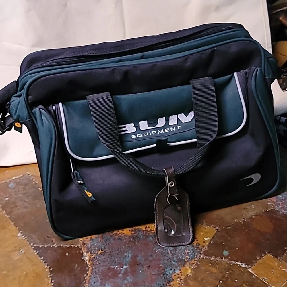 Vintage. Like-new BUM EQUIPMENT. Shoulder Bag.